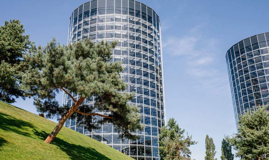 Zwei Autotürme in der Autostadt Wolfsburg | © Anja Weber