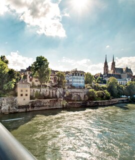Wettsteinbrücke mit Sicht auf die Altstadt und Kathedrale, Basel | © Schweiz Tourismus