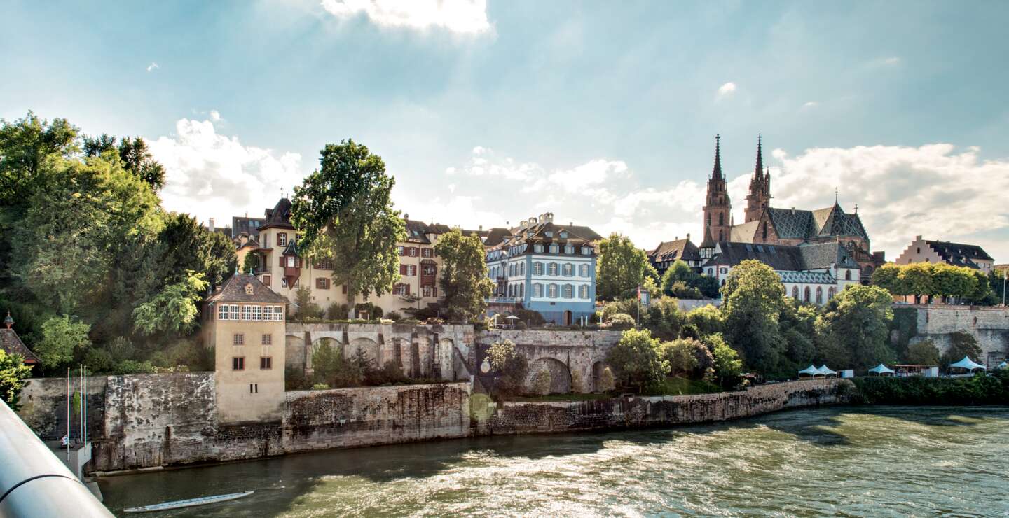Wettsteinbrücke mit Sicht auf die Altstadt und Kathedrale, Basel | © Schweiz Tourismus