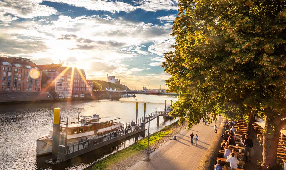 Bremer Kanal mit schoener Aussicht | © WFB Bremen/ Carina Tank