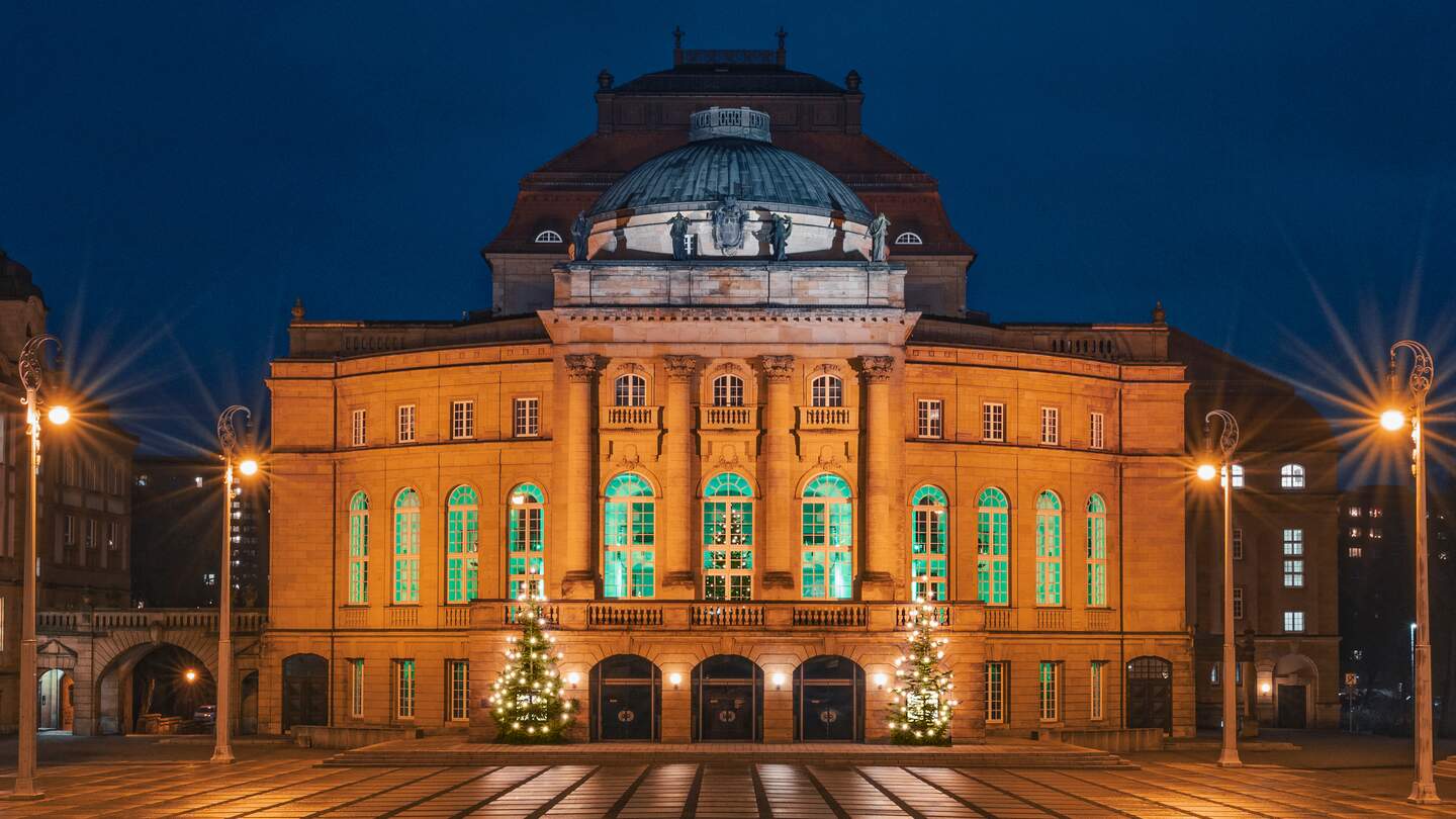 Chemnitz Kulturhauptstadt - Opernhaus bei Nacht | © Nasser Hashemi