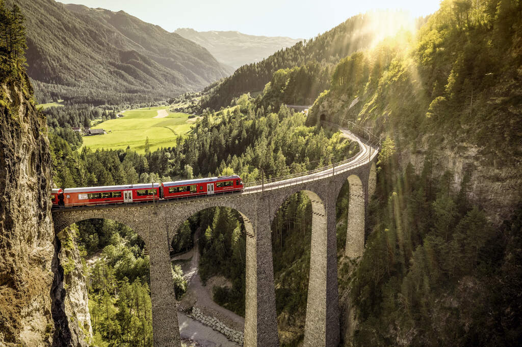Landwasserviadukt auf der Albula-Linie im Kanton Graubünden in der Schweiz | © Rob Lewis Photography 