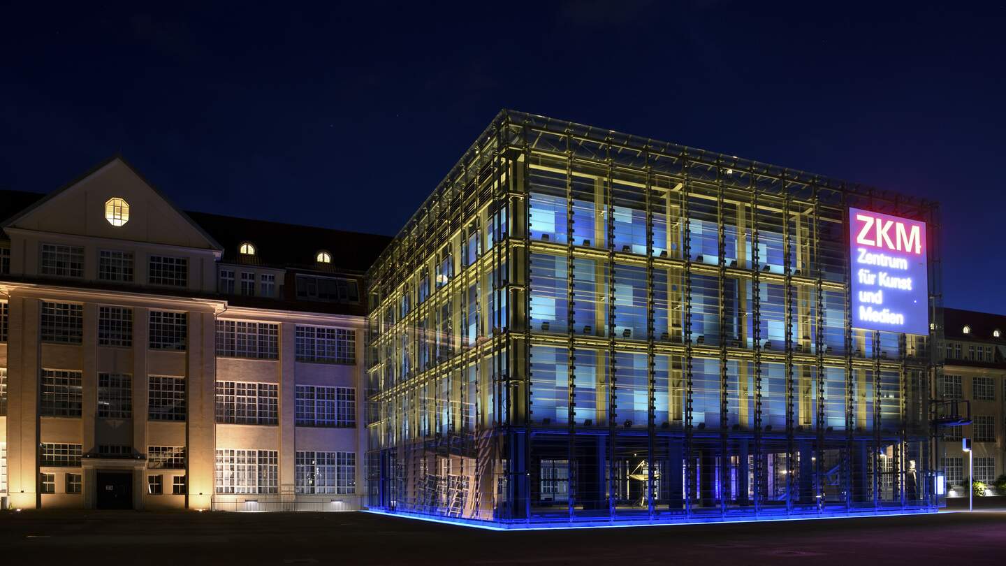 ZKM bei Nacht | ©  KTG Karlsruhe Tourismus GmbH, Foto Fabian von Poser