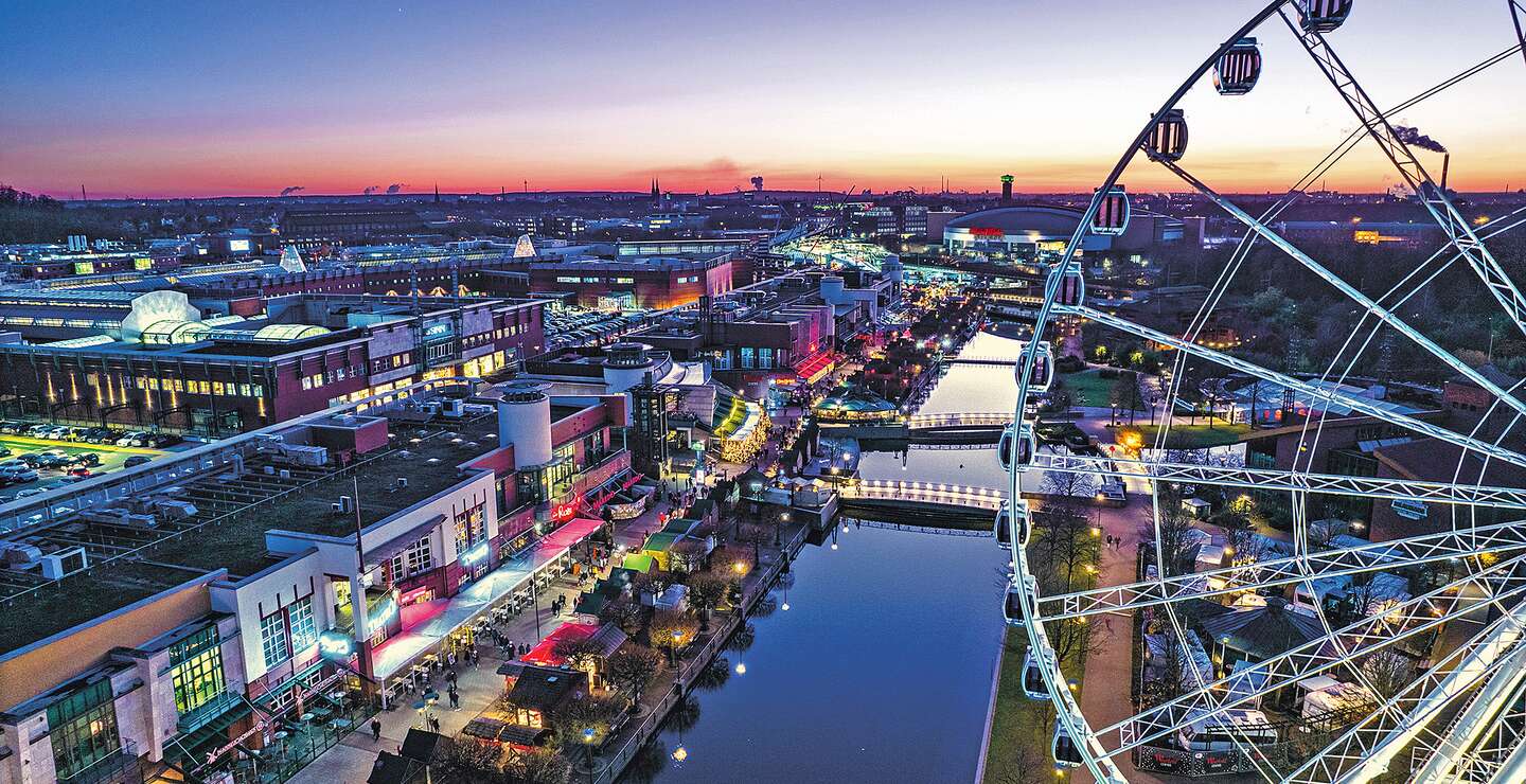 Die Promenade am Westfield Centro von Oben in der Abenddämmerung | © Tom Thöne