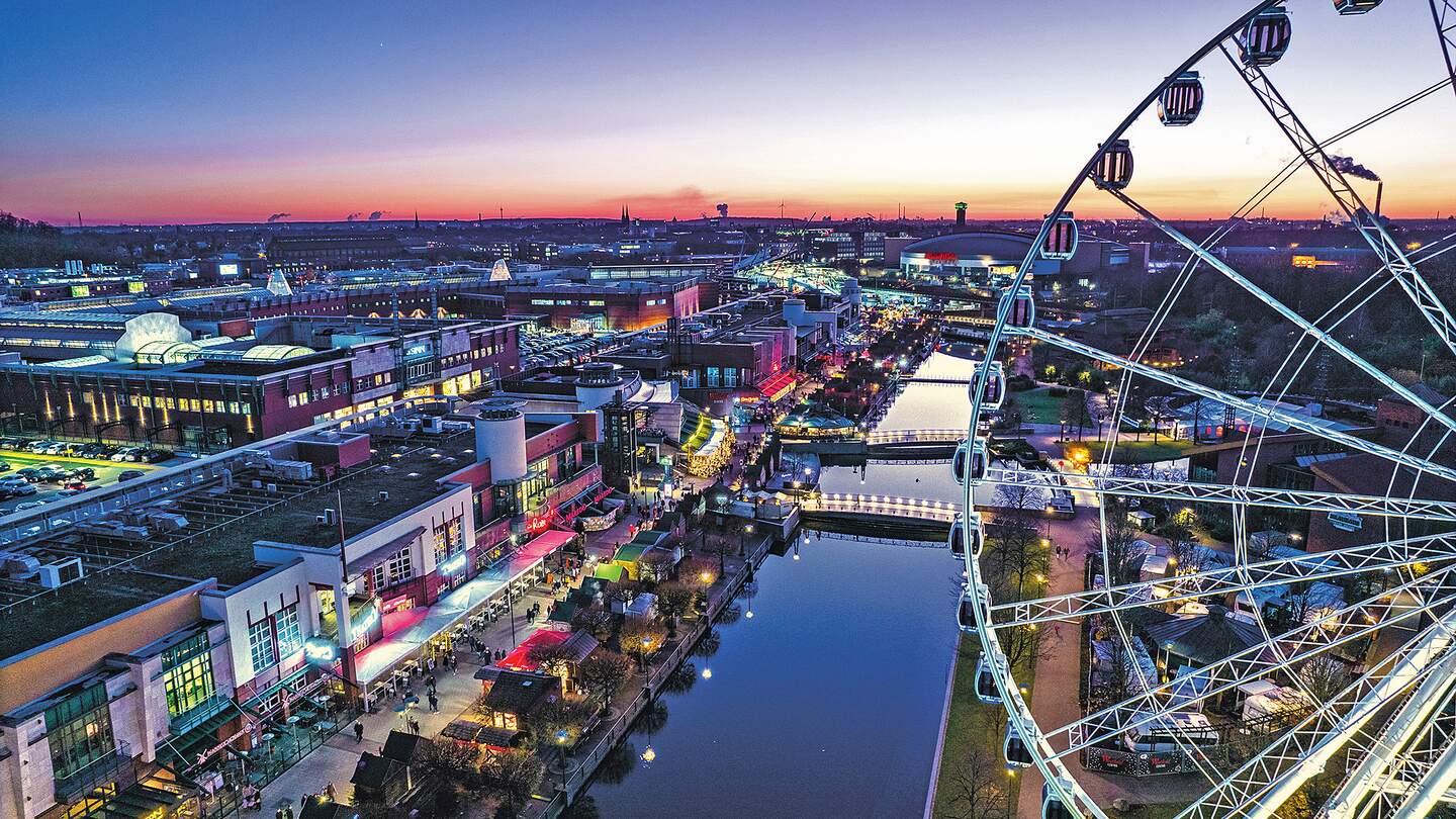 Die Promenade am Westfield Centro von Oben in der Abenddämmerung | © Tom Thöne