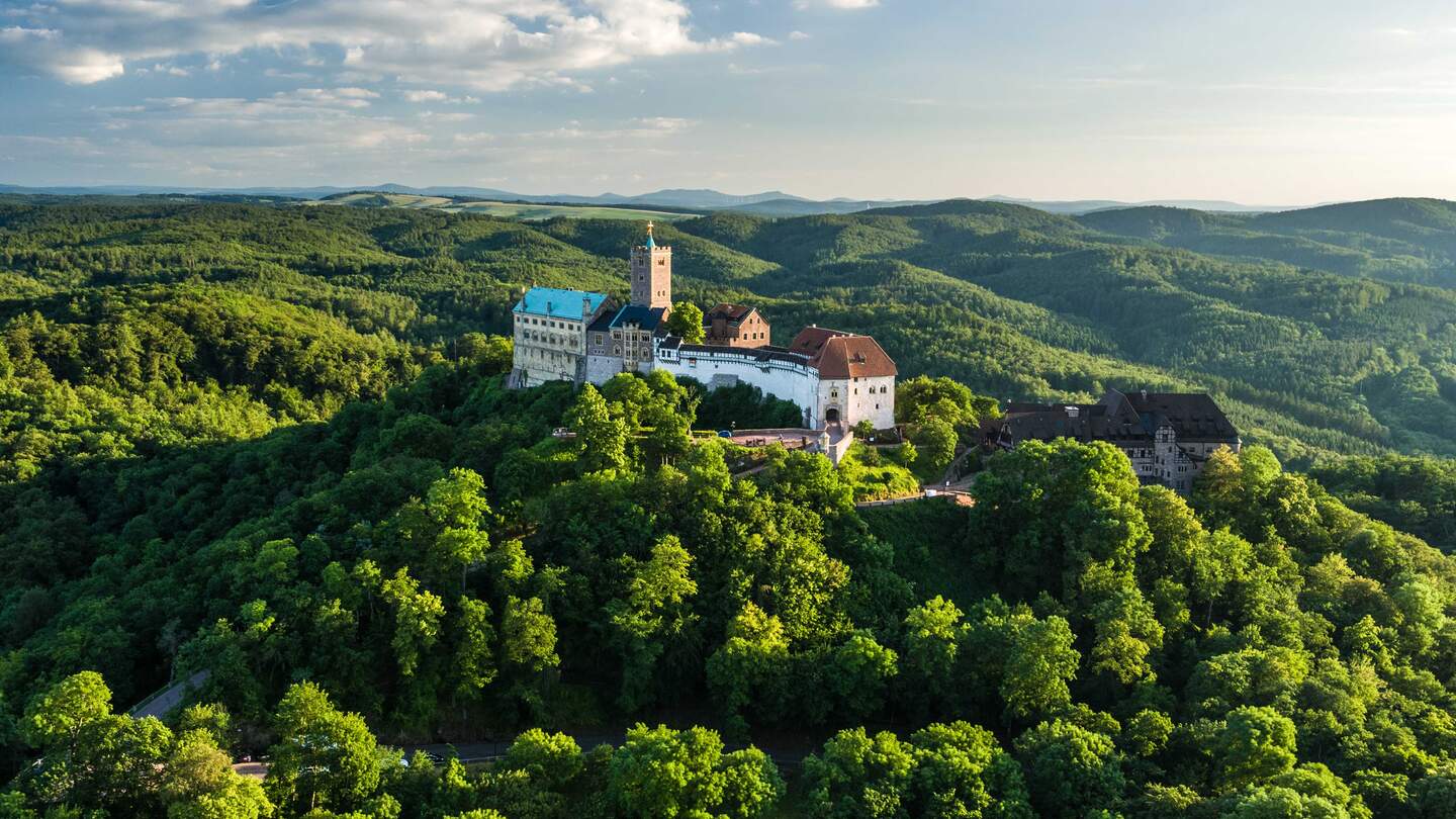 Wartburg Romantikhotel Landschaft auf Berg mit Wald | © Dominik Ketz, Regionalverbund Thüringer Wald e.V.