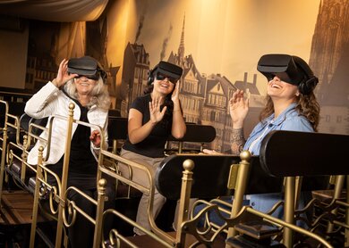 Familie mit VR-Brillen | © TimeRide GmbH
