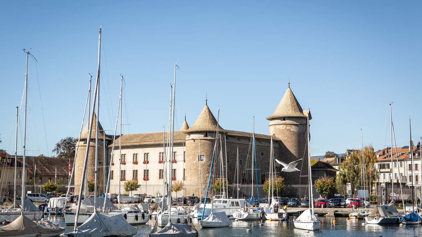 Blick auf das Château von Morges vom Hafen aus | © JulieMasson