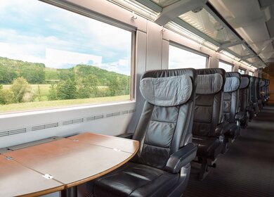 Bahn - 1. Klasse Aktion | © Gettyimages.com/YesPhotographers
