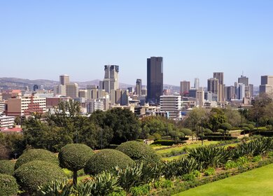Skyline von Pretoria, eine Stadt im Norden der Provinz Gauteng in Südafrika. | © GettyImages.com/Astalor