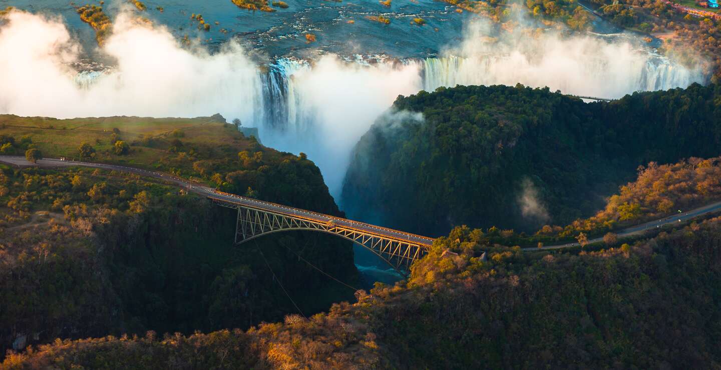 Africa Viktoriafaelle an Bahnstrecke | © GettyImages.com/3dan3