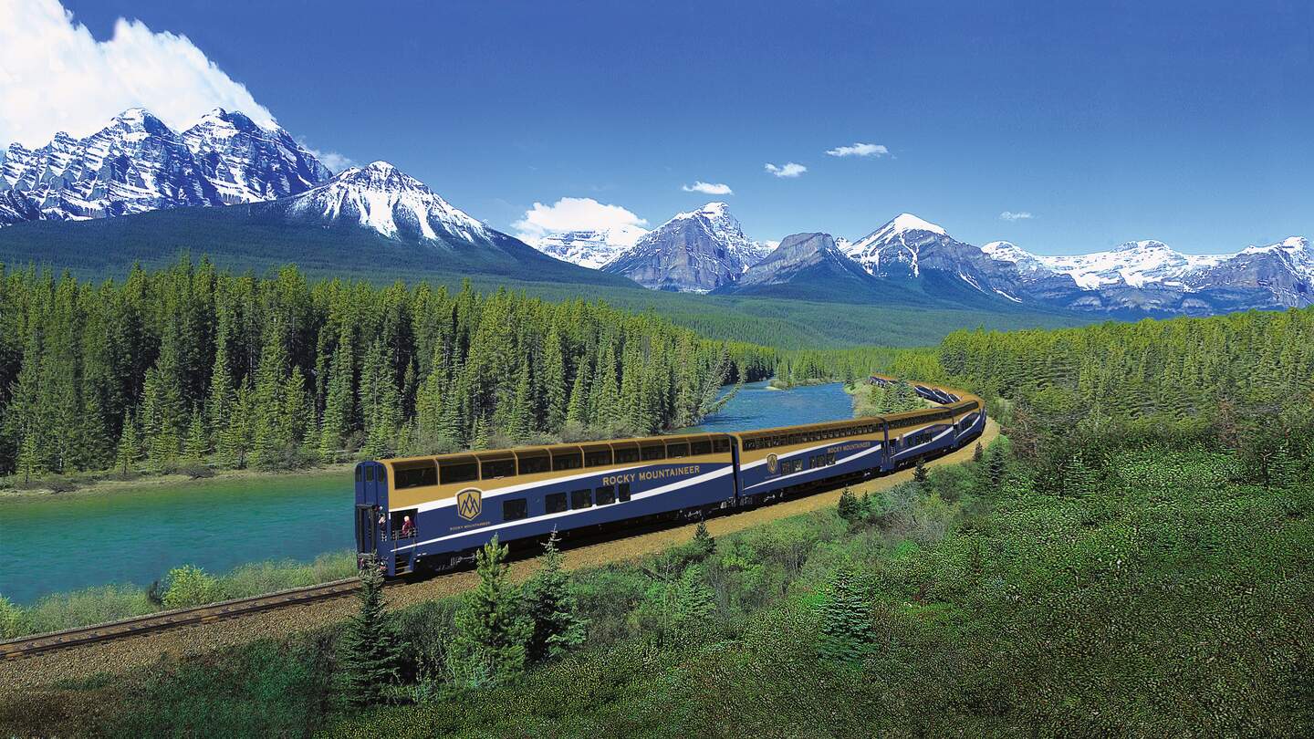 Der Rocky Mountaineer fährt durch die Rocky Mountains an einem Fluss in Kanada  | ©  Scott Rowed