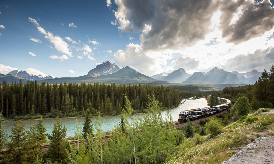 Bahn Erlebnisreise Rocky Mountaineer Zug Panorama | © Rocky Mountaineer