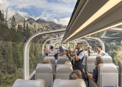 An Bord der GoldenLeaf Class im Rocky Mountaineer | © Rocky Mountaineer