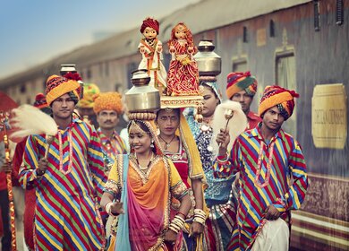 Personal des Deccan Odyssey in traditioneller Tracht in Indien  | © © KEDAR_M_DIOXIDEPHOTOGRAPHY