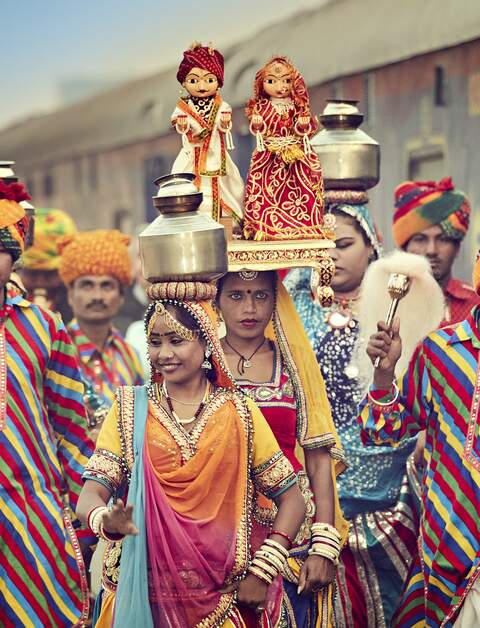 Personal des Deccan Odyssey in traditioneller Tracht in Indien  | © © KEDAR_M_DIOXIDEPHOTOGRAPHY