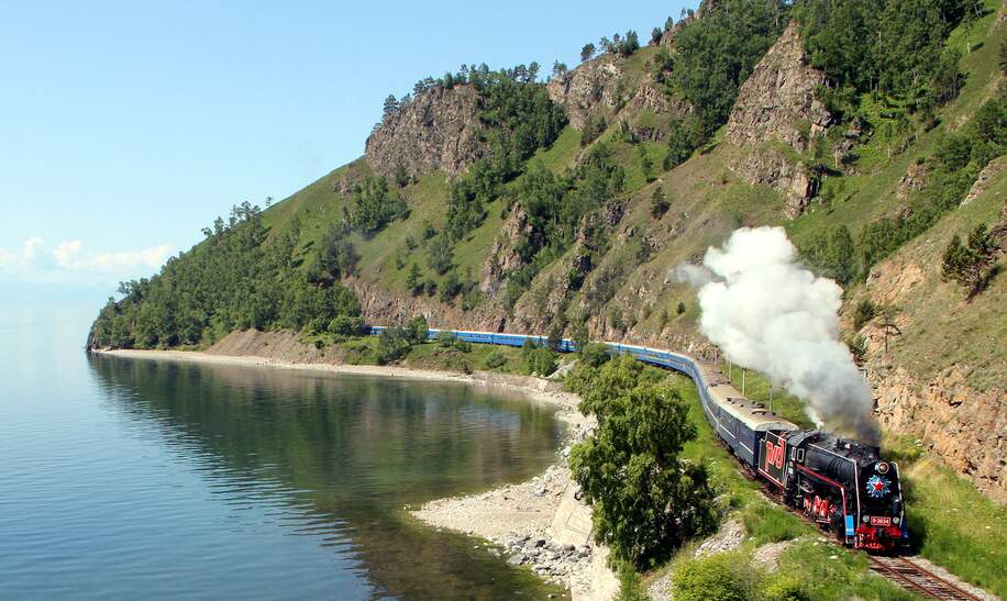 bahn-erlebnisreisen_asien_transsib_baikalsee_golden_eagle | © © gettyimages.com