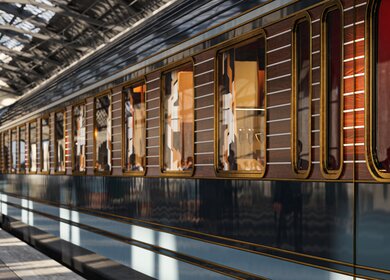 La Dolce Vita Orient Express Zug im Bahnhof | © Orient Express SAS