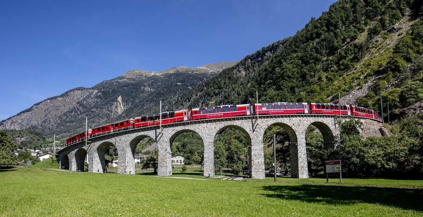 Im Panoramawagen des Bernina Expresses durch das Puschlav | © © Rhätische Bahn / Andrea Michael Badrutt