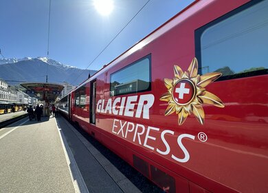 Glacier Express im Bahnhof | © Verena Cezanne