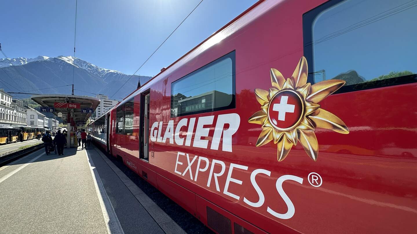 Glacier Express im Bahnhof | © Verena Cezanne