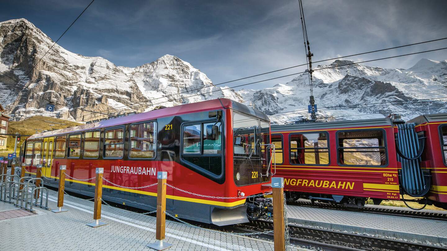 Jungfraubahn auf Kleine Scheidegg | © Jungfraubahnen AG   Jungfraubahn auf dem Gebirgspass Kleine Scheidegg in der Schweiz im Berner Oberland | © Jungfraubahnen AG