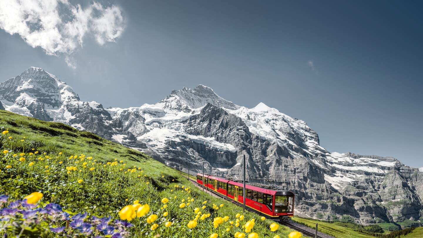 Jungfraubahn, vor der Jungfrauin der Schweiz im Berner Oberland | © Jungfraubahnen AG  