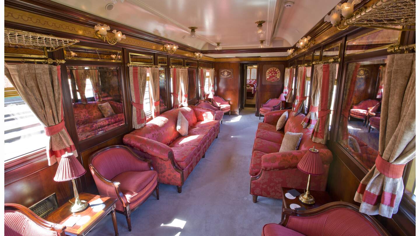 Die Einrichtung der Salonwagen im El Tren Al Andalus | © Renfe
