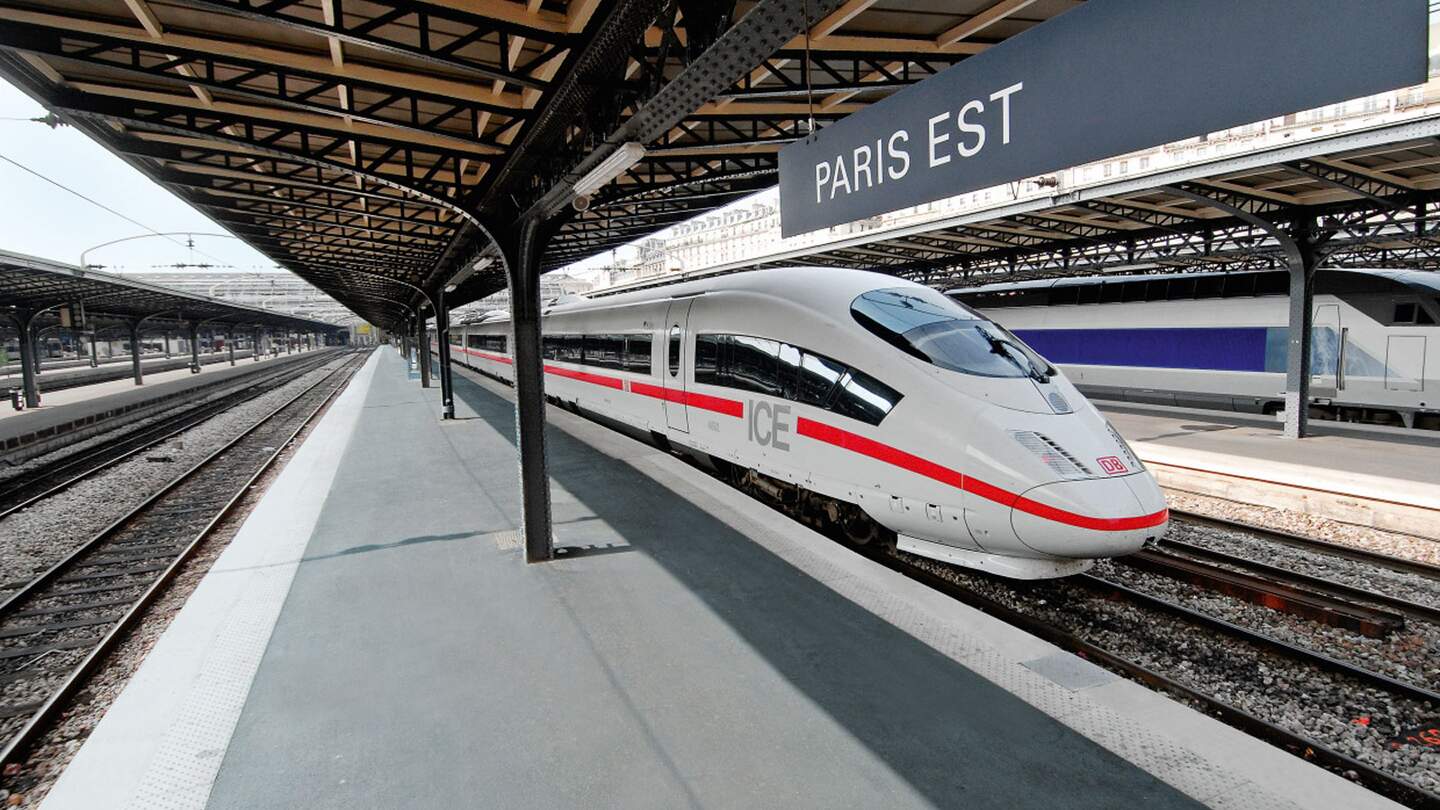 Ein ICE-Hochgeschwindigkeitszug steht am Bahnsteig des Bahnhofs Paris Est | ©  Deutsche Bahn AG