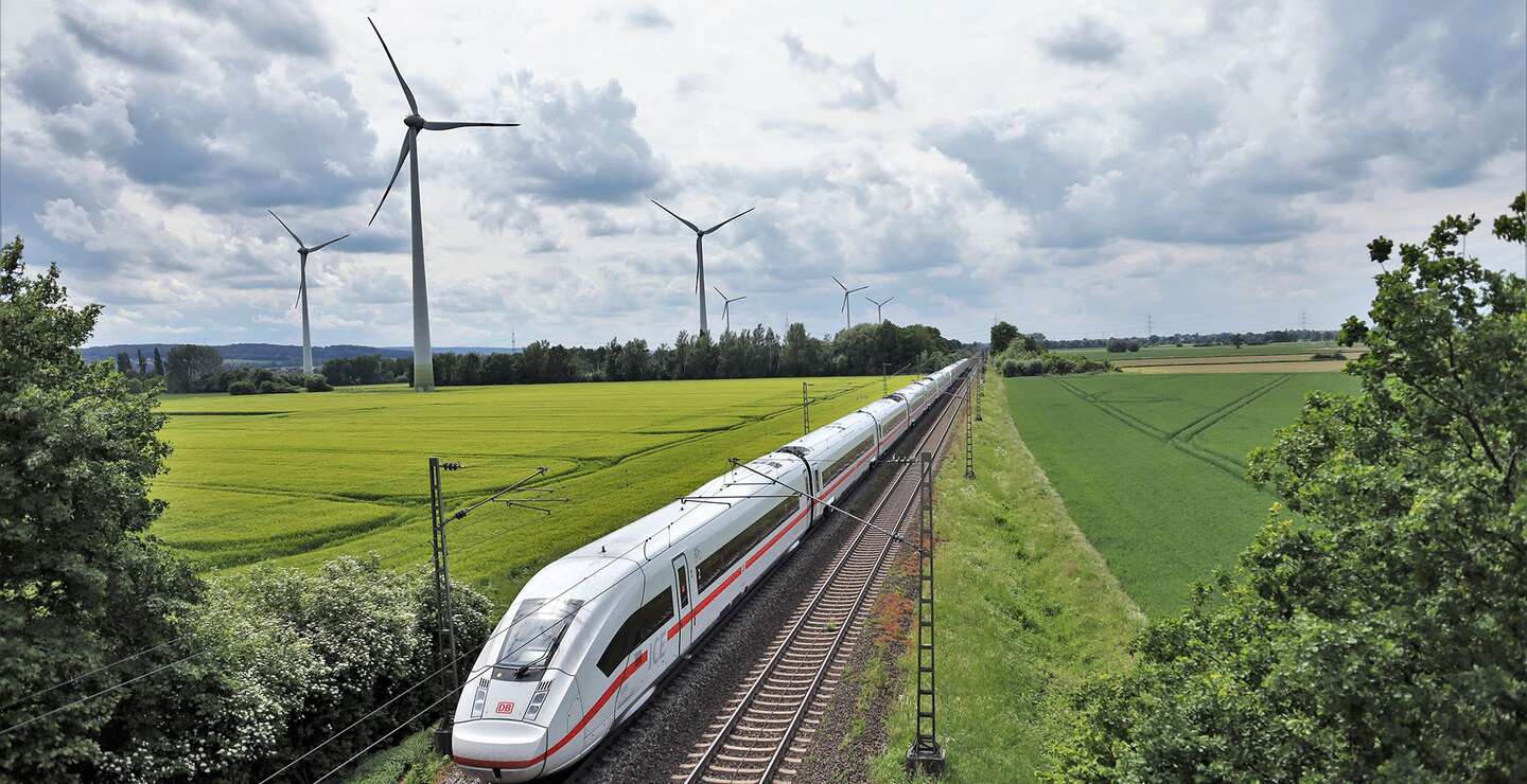 DB Fernverkehr mit ICE bei Stadthagen | © Deutsche Bahn AG / Wolfgang Klee