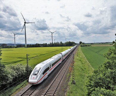 DB Fernverkehr mit ICE bei Stadthagen | © Deutsche Bahn AG / Wolfgang Klee
