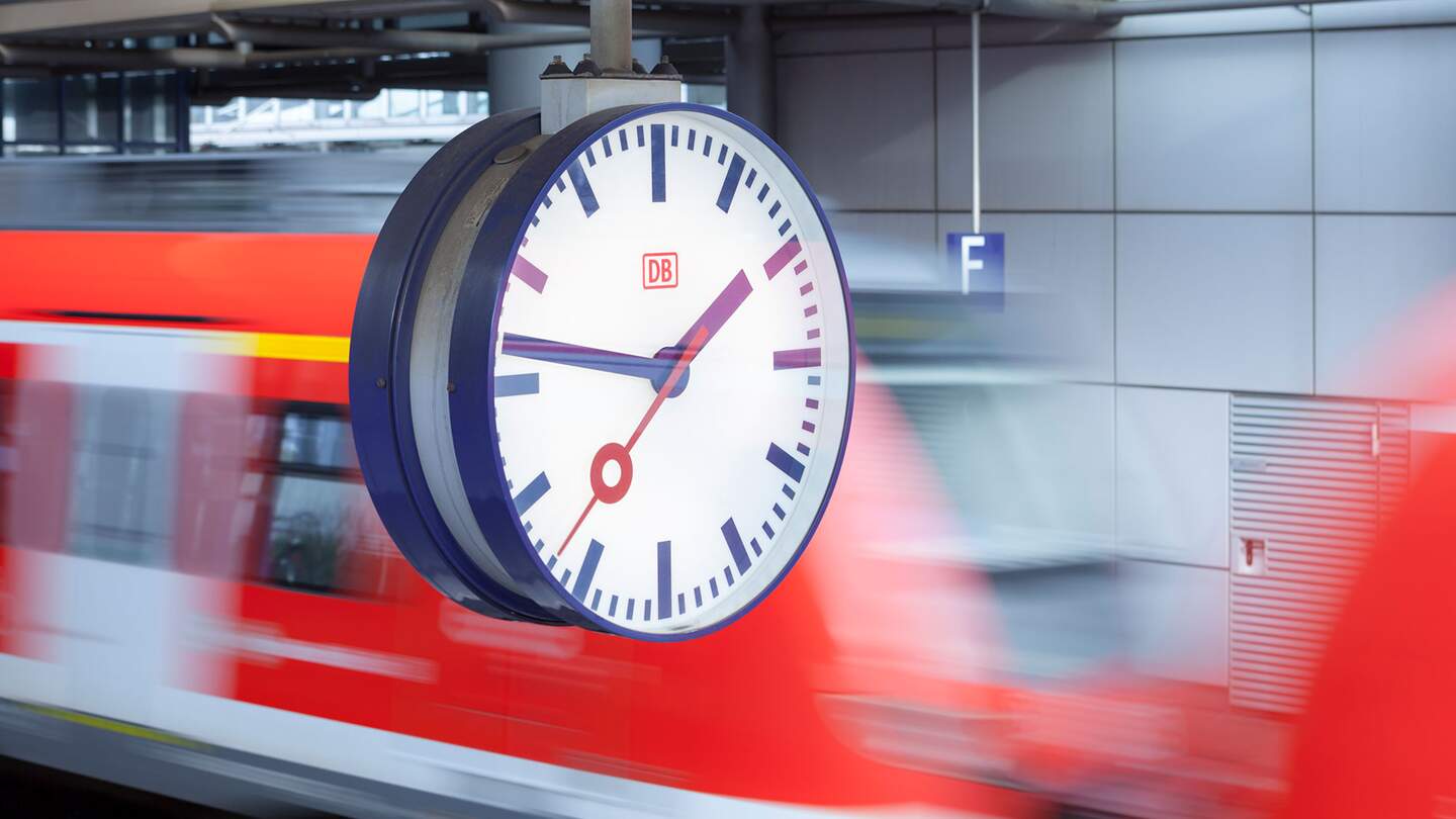 Bahnhofsuhr | © Deutsche Bahn AG / Axel Hartmann