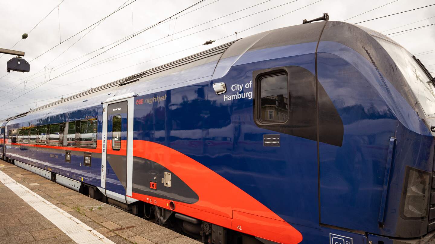 Der neue ÖBB Nightjet Zug mit dem Namen City of Hamburg bei der Taufe | © Deutsche Bahn AG / Maria Feck