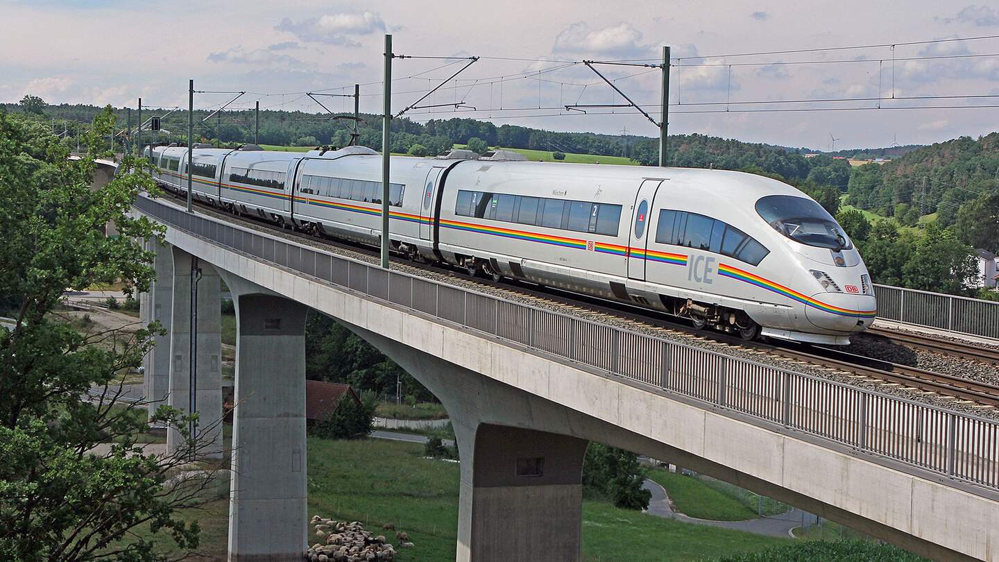 railbow ICE #Einziganders - ICE 3 Baureihe 403 bei Emskirchen | © Deutsche Bahn AG / Claus Weber