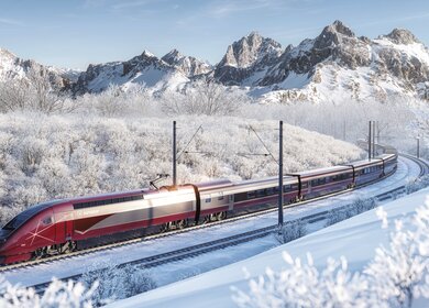 Zug fährt durch eine Schneelandschaft | © Eurostar