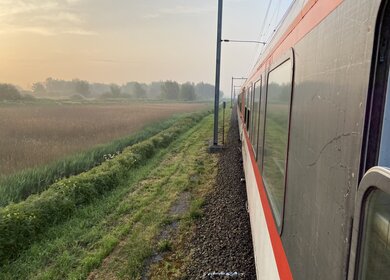 Blick auf den European Sleeper von Aussen an einem Feld | © europeansleeper