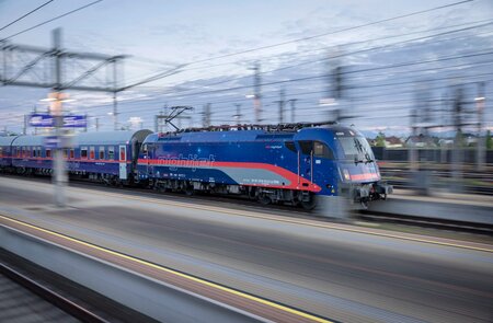 ÖBB Nightjet faehrt in Hochgeschwindigkeit | © ÖBB/Harald Eisenberger