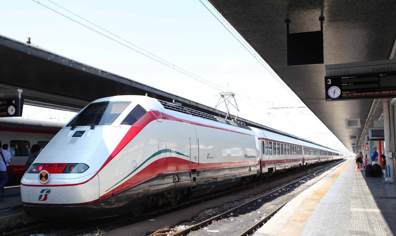 Frecciabianca Zug von Trenitalia am Bahnhof | © Trenitalia