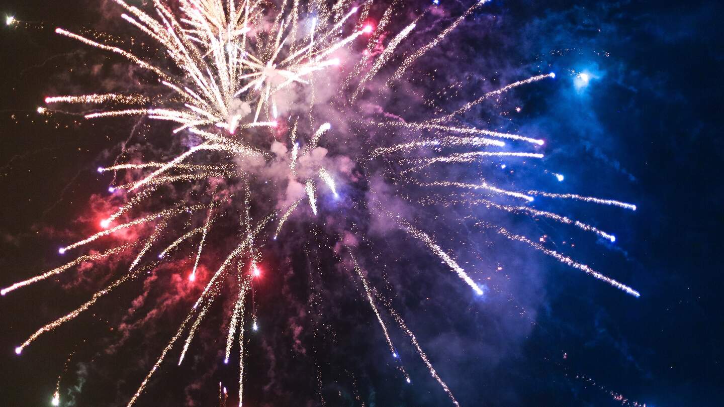 Silvester Feuerwerk Himmel Neujahr Party | © Pixabay/picjumbo_com
