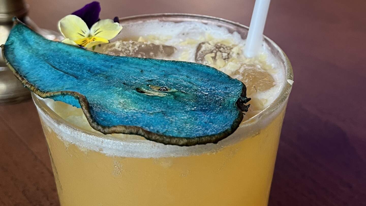 Ausgefallener Cocktail in der Regal View Lounge in Disneyland | © Irina Nischwitz