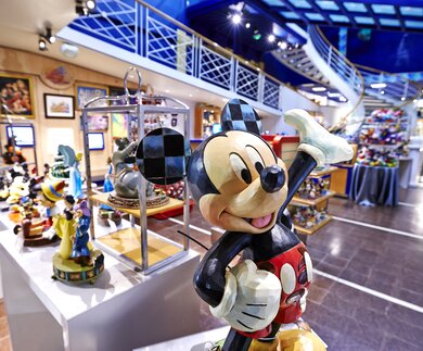 Disney VillageThe Disney Art Gallery | © Disney
