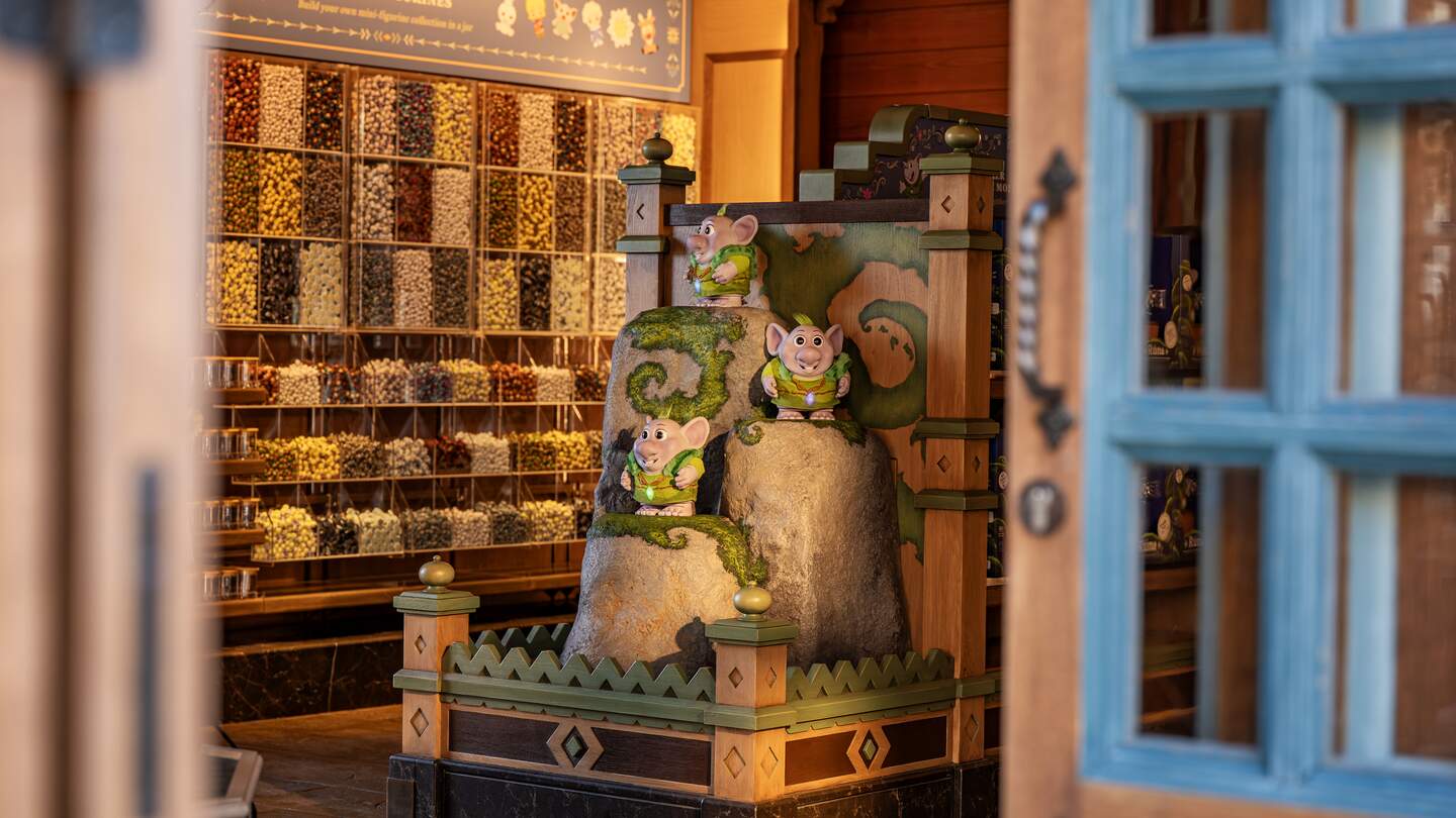 Babytrolle im Shop in World of Frozen | © Disney