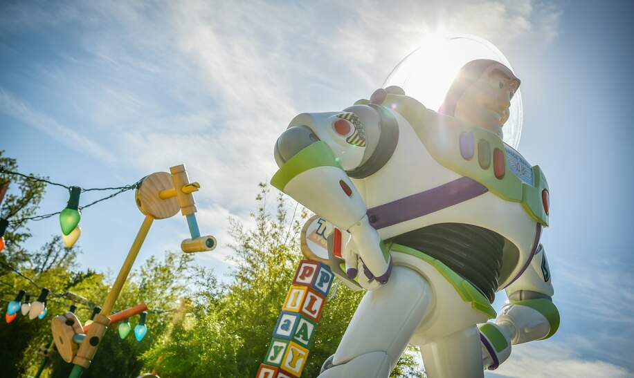 Disney Adventure World Worlds of Pixar Buzz Lightyear Statue | © Disney/ 2024 Pixar