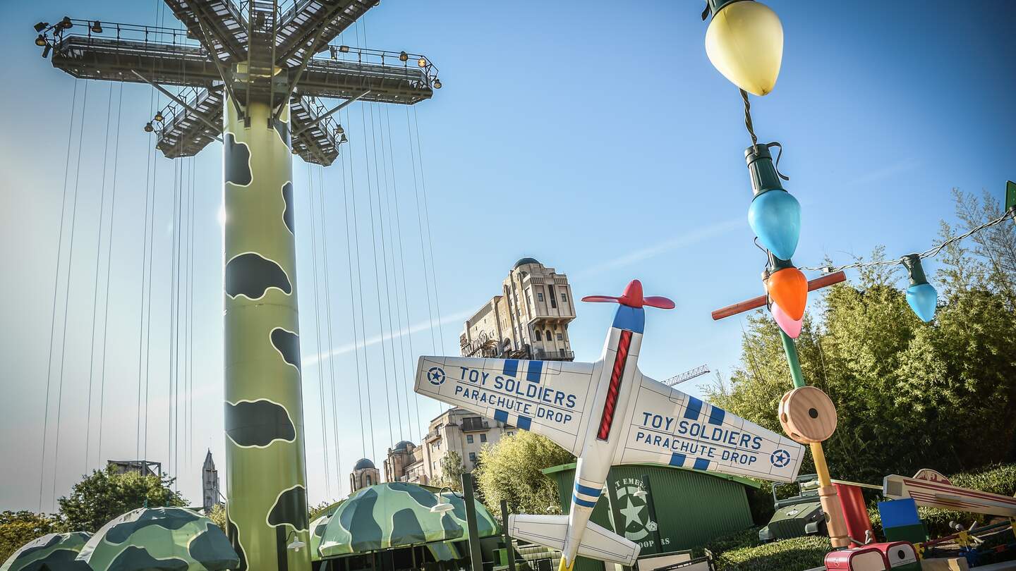 Walt Disney Studios Park Worlds of Pixar Attraktion Toy Story Soldiers Parachute Drop | © Disney/ 2024 Pixar