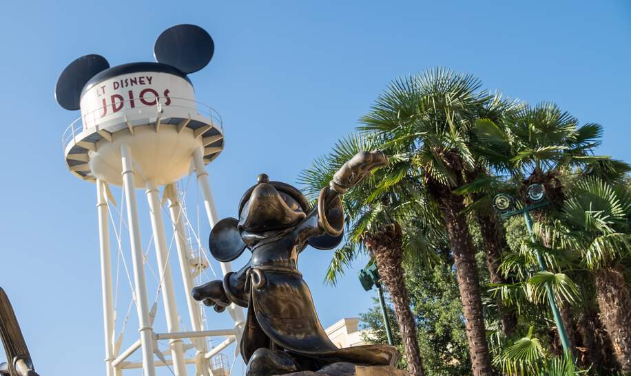 Walt Disney Studios Park Front Lot Micky Maus Wasserturm und Nachaufnahme Micky Zauberer  | © Disney