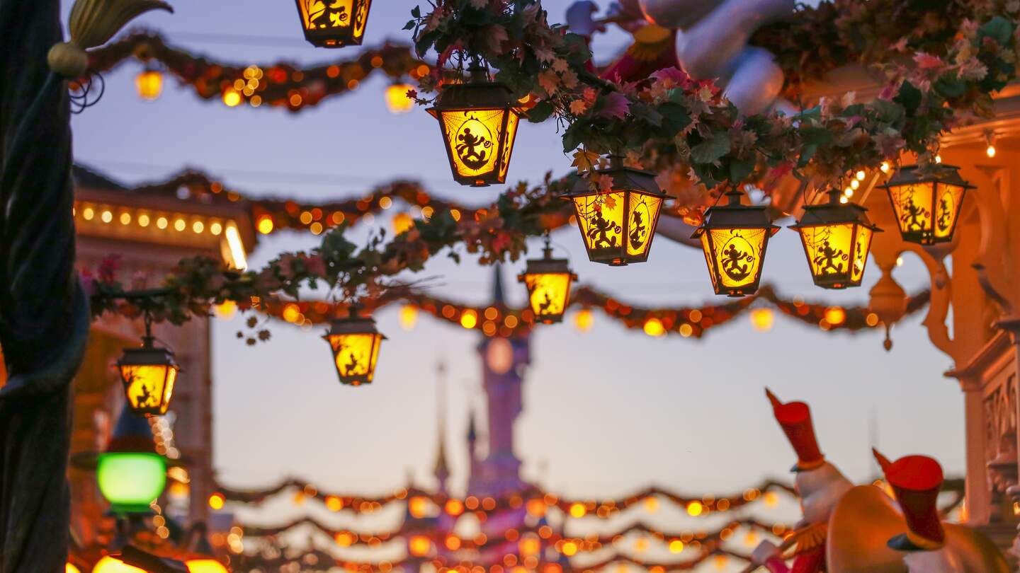Halloween Dekoration Kuerbis Main Street U.S.A. in Disneyland Park  | © Disney