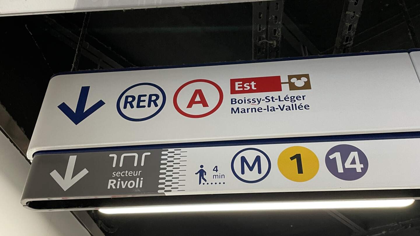 Metrostation in Paris mit Beschilderung zu Disneyland Paris | © Ameropa-Reisen GmbH