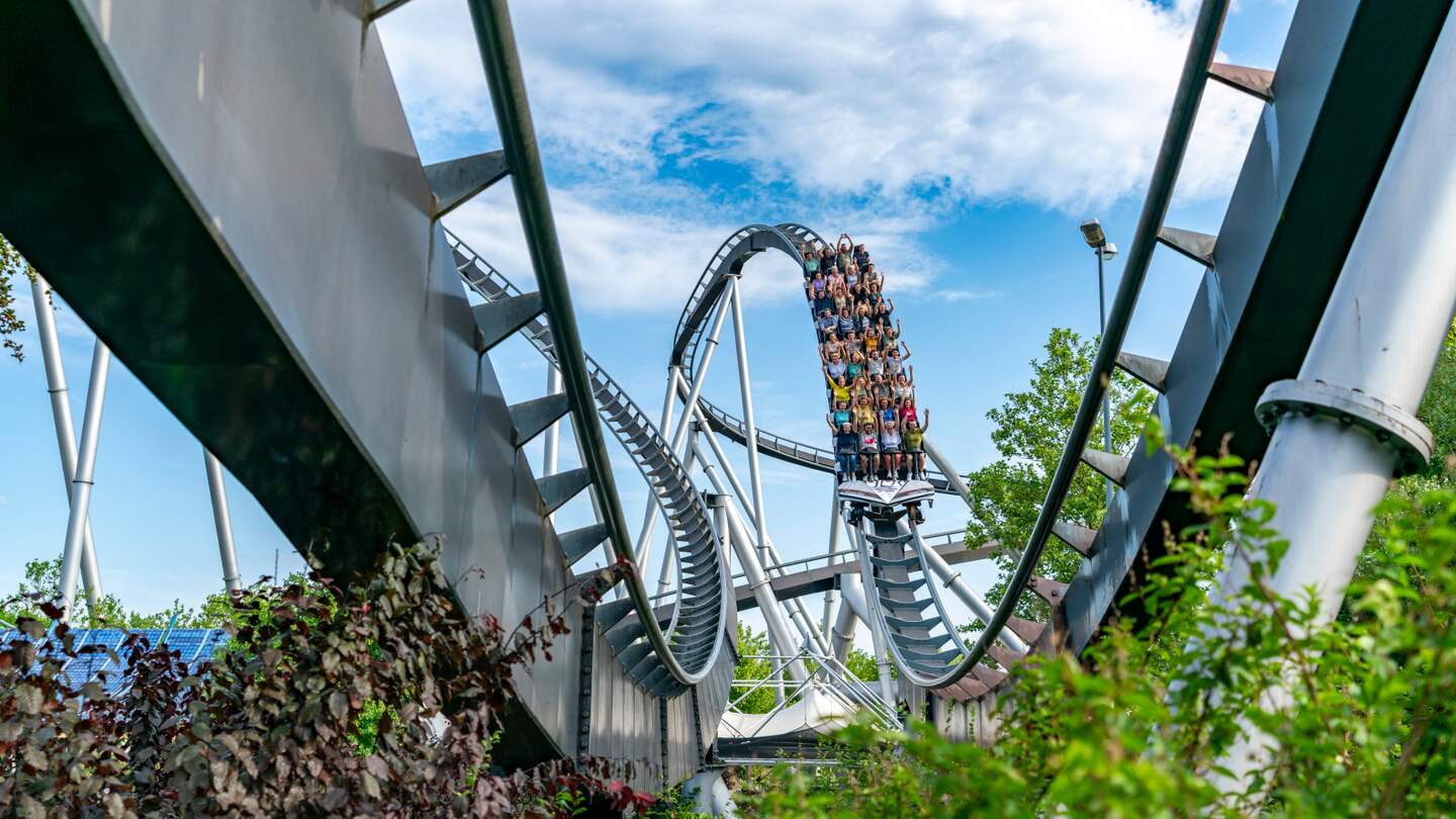Europa-Park Themenbereich Frankreich Achterbahn Silver Star Sommer | © Europa-Park