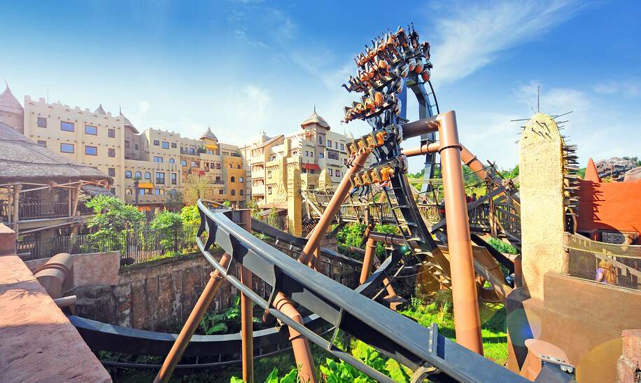 "Black Mamba" Achterbahn im Phantasialand | © Gettyimages.com/Kape Schmidt