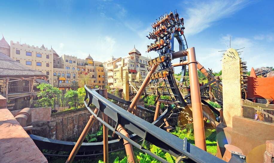 "Black Mamba" Achterbahn im Phantasialand | © © Gettyimages.com/Kape Schmidt